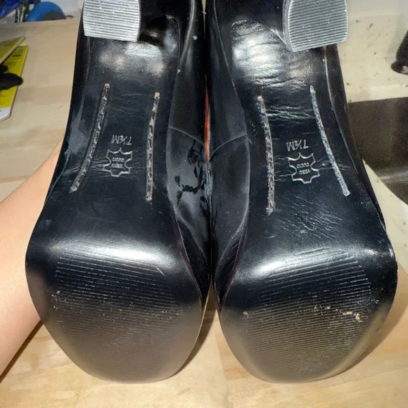 Michael Kors Classic Black Heels - Picture 3 of 3